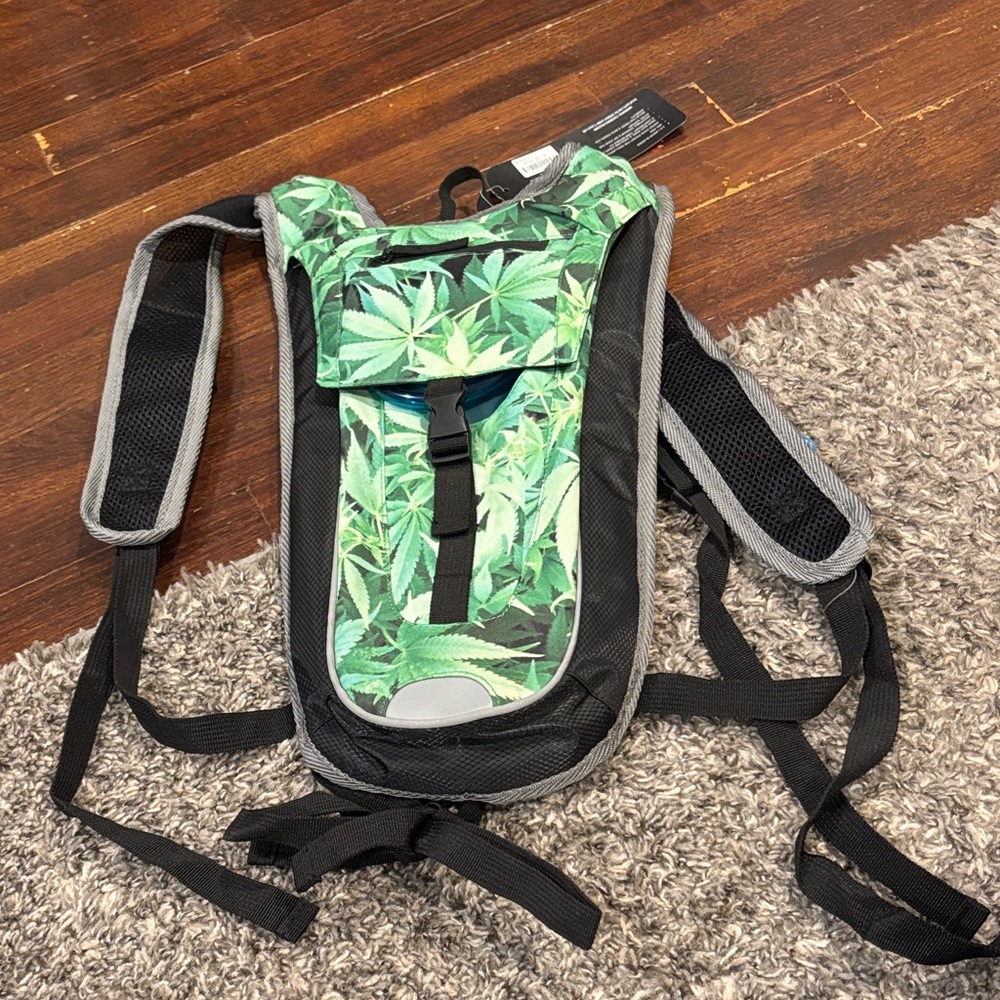 Green Leaf Print Men's hydration Backpack